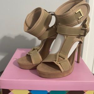 Show Repelica LA Keenan Women’s size 7 Heels 👠